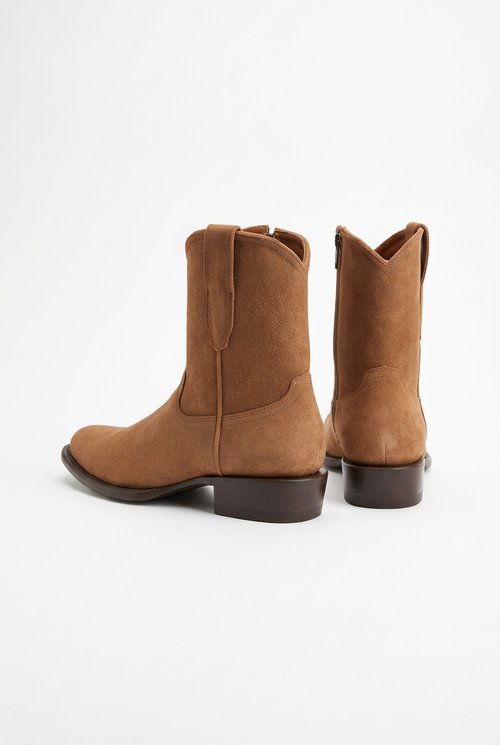 Botas con fondo blanco, vista lateral y trasera